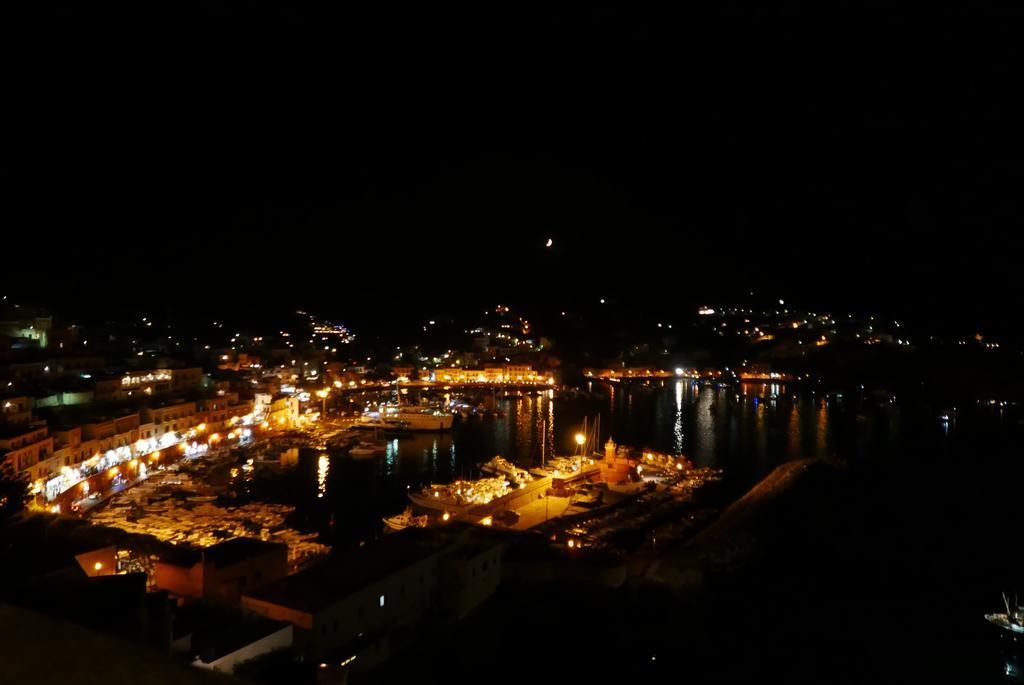 Hotel Torre Dei Borboni Ponza Esterno foto