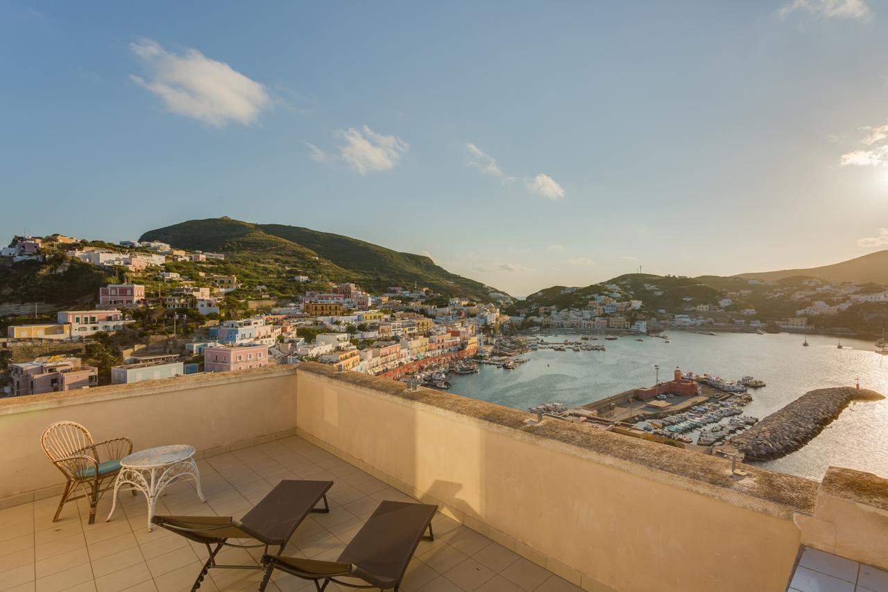 Hotel Torre Dei Borboni Ponza Esterno foto