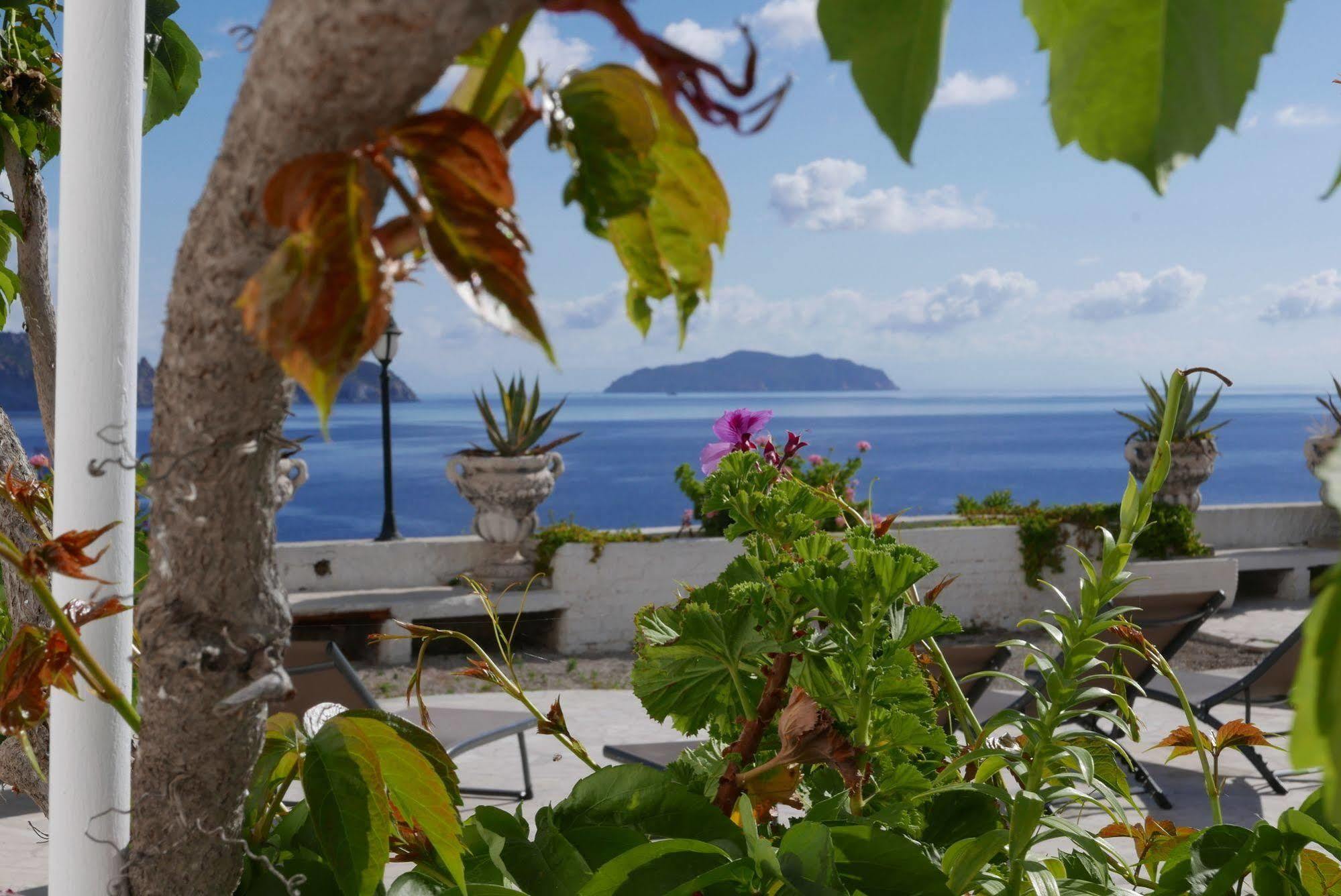 Hotel Torre Dei Borboni Ponza Esterno foto